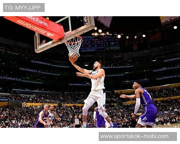 克莱首节短暂出战5分钟表现平平仅得4分助球队开局稳健